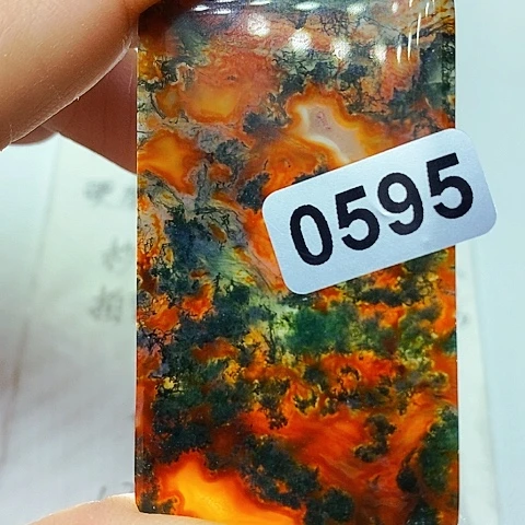 未镶嵌颈饰玛瑙/玉髓万**水