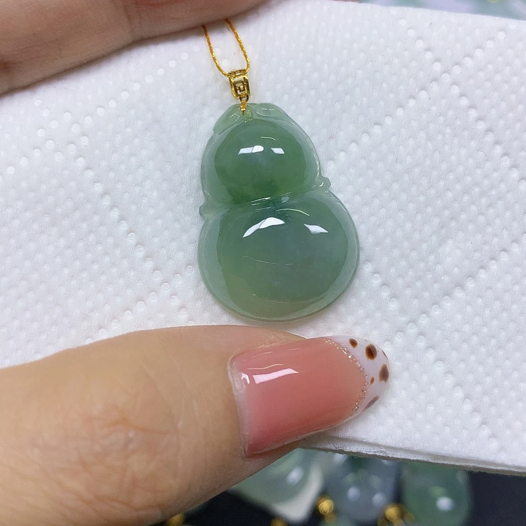 颈饰18K金镶嵌翡翠挂件