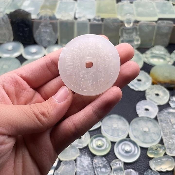 岫玉未镶嵌颈饰山鬼