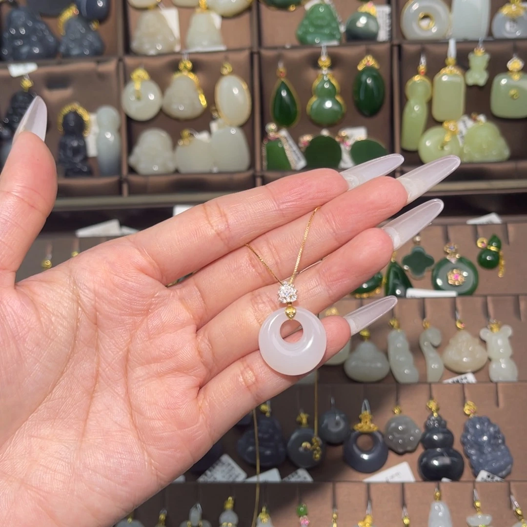 和田玉18K金镶嵌吊坠(赠链)