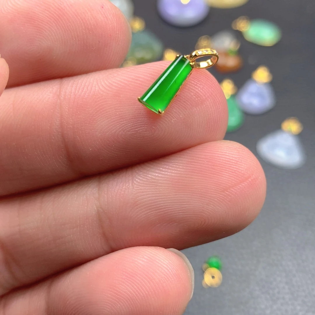 【闪购商品】颈饰18K金镶嵌翡翠翡翠