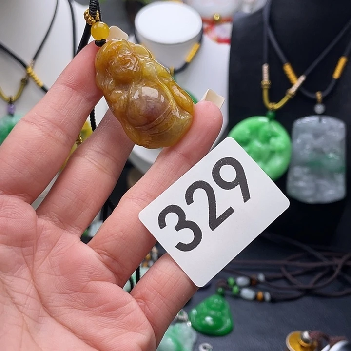 翡翠未镶嵌吊坠(赠链)