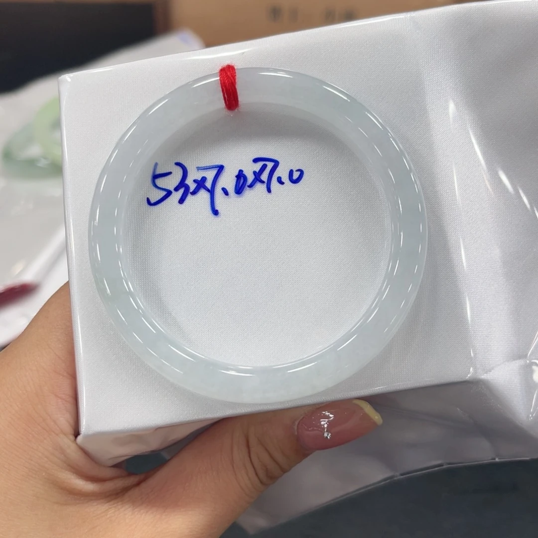 翡翠手镯未镶嵌卤*翡翠