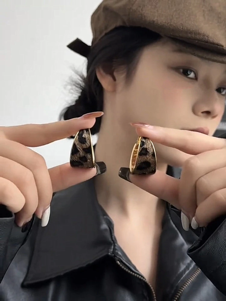 铜合金耳饰 秋天复古宽边豹纹圆圈耳环女时髦高级感夸张气质耳饰