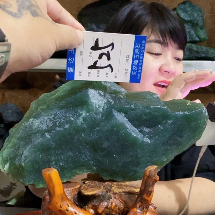 蛇纹石玉未镶嵌原石东**煌