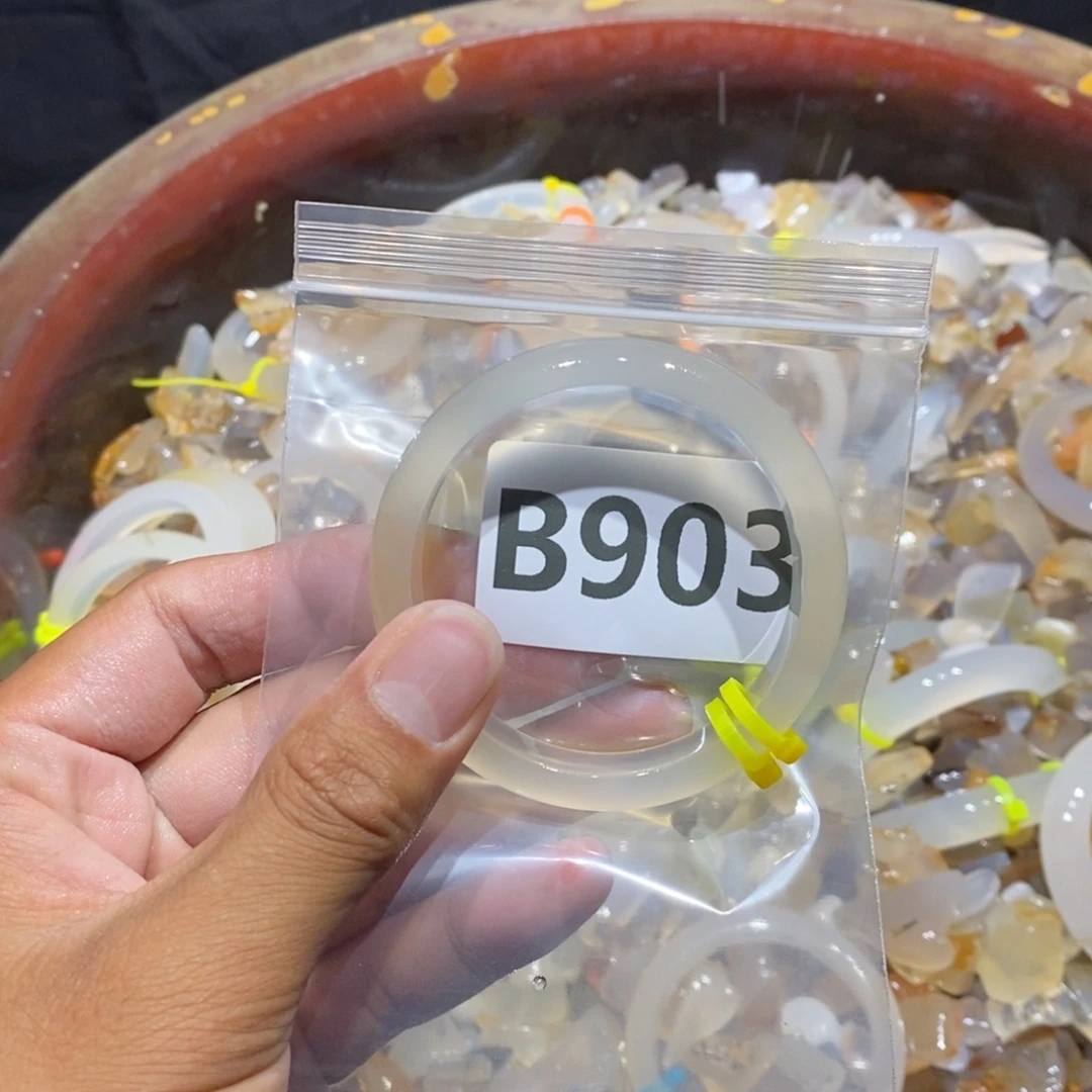 如***初玛瑙/玉髓未镶嵌手镯