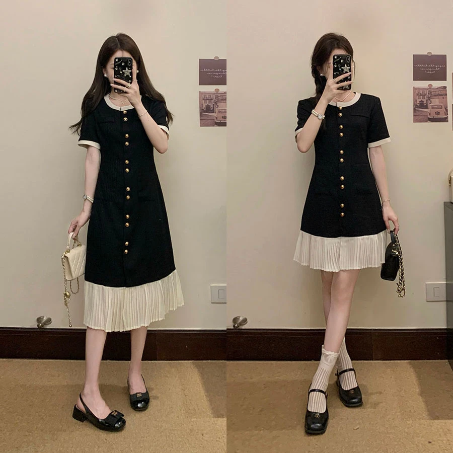 2025大码法式气质时尚减龄拼接压褶下摆显瘦圆领单排扣短袖连衣裙
