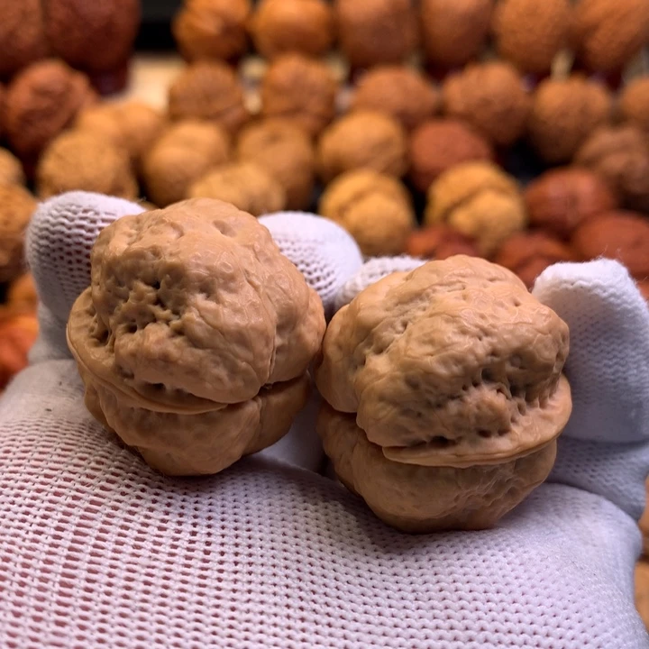 文玩核桃吊坠很**前……