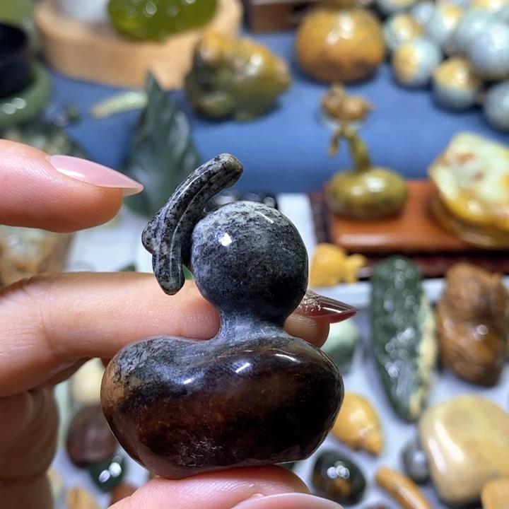 未镶嵌岫岩河磨玉（透闪石质玉）挂件