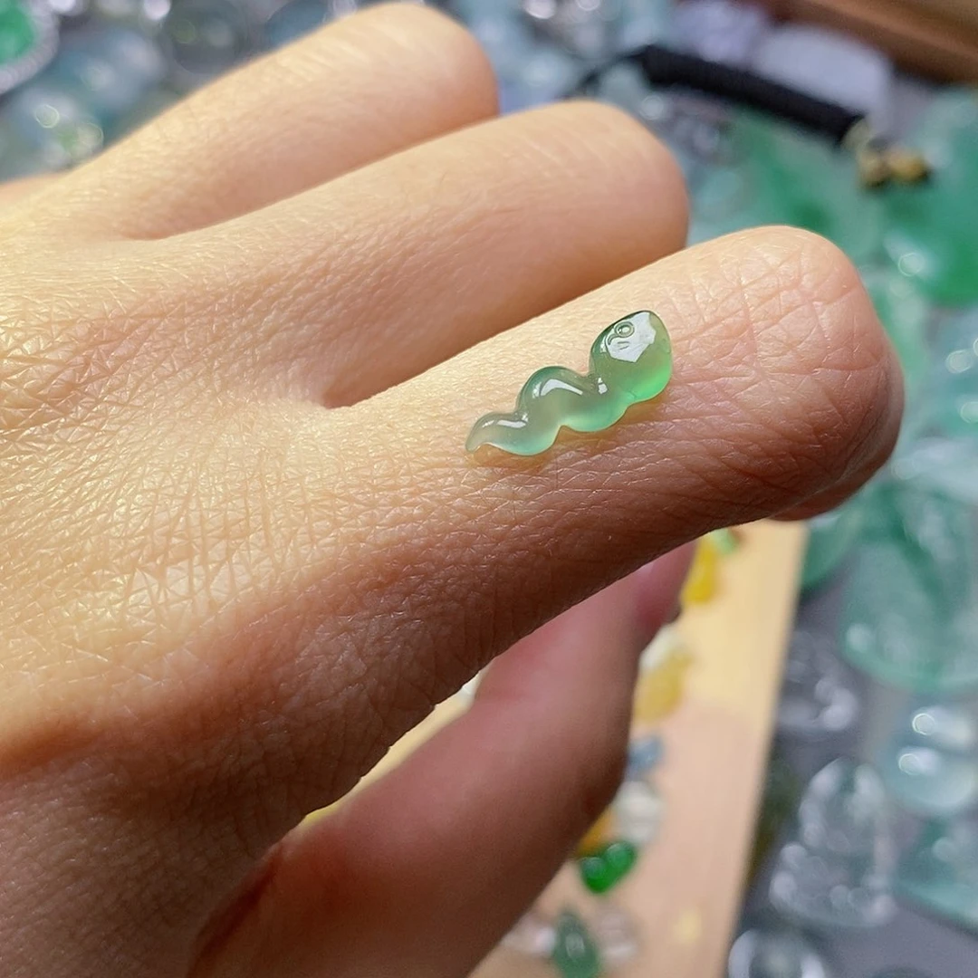 翡翠颈饰未镶嵌翡翠