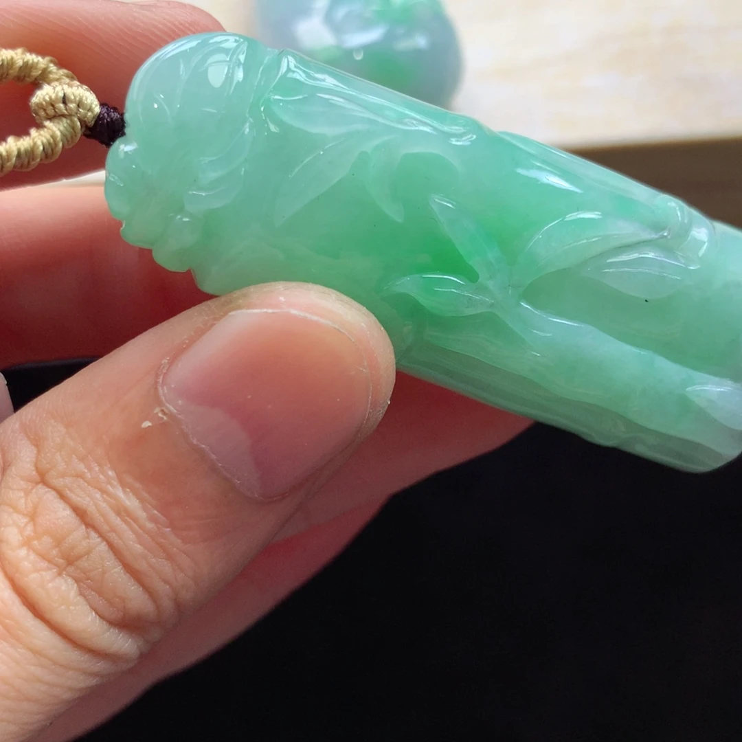 翡翠未镶嵌颈饰吊坠