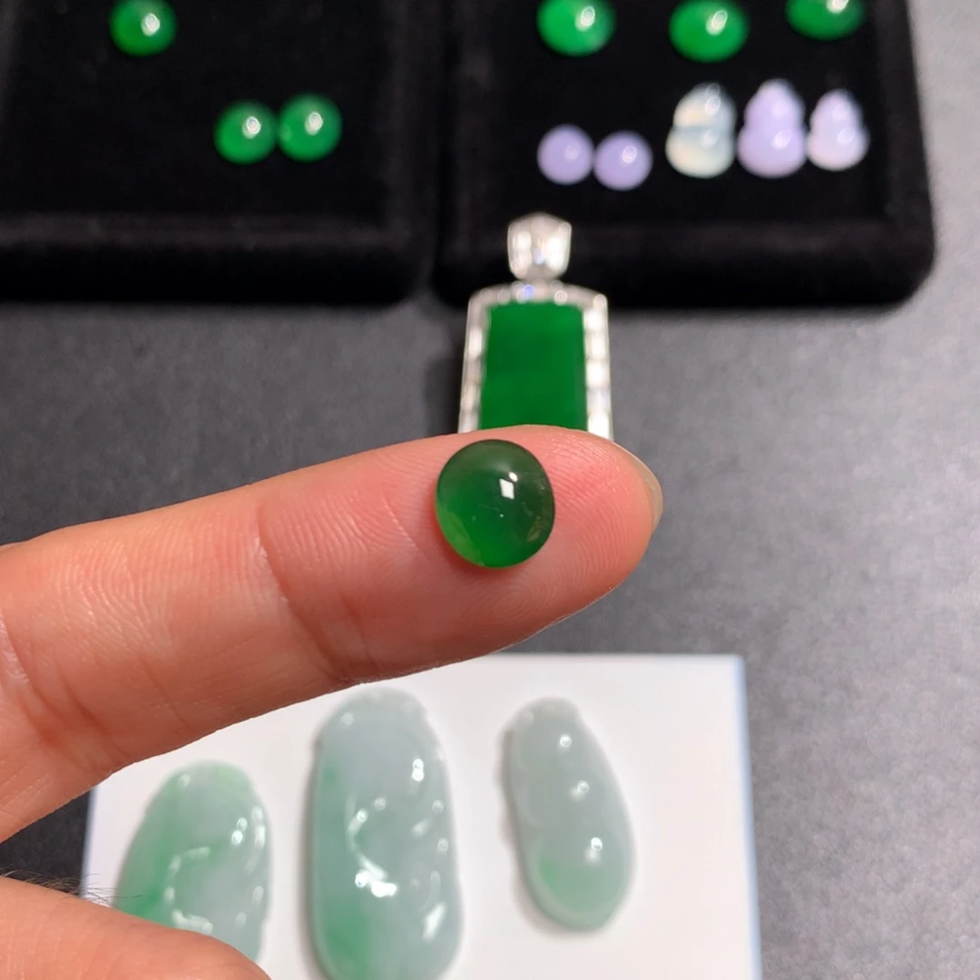 翡翠散珠津**味裸石蛋面