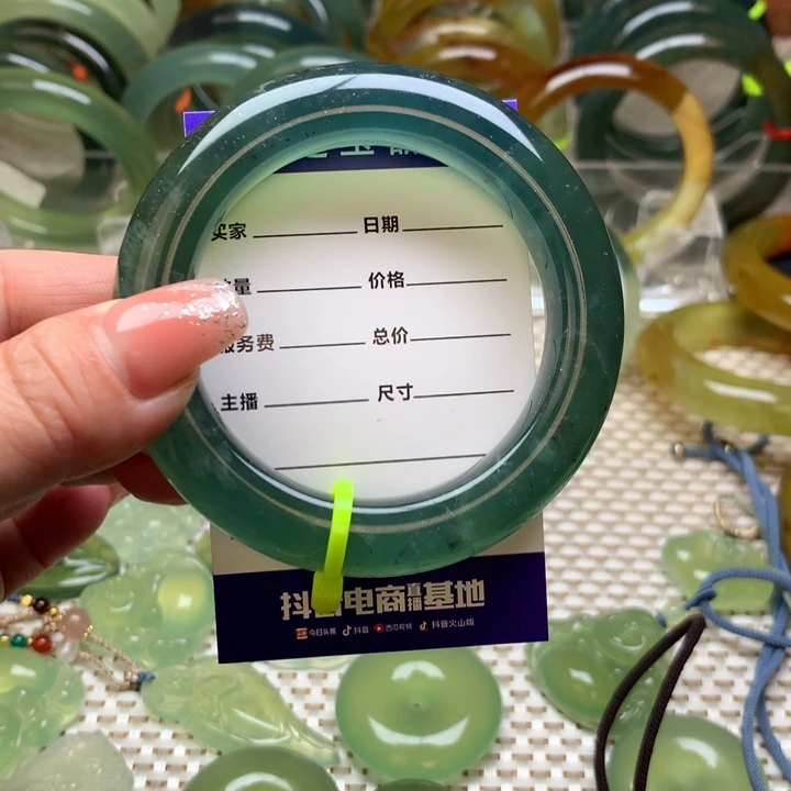 蛇纹石玉手镯未镶嵌小*强