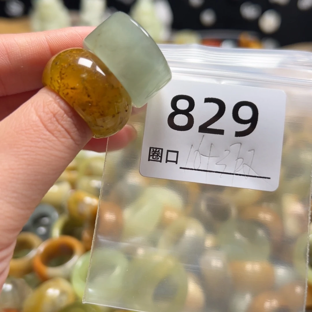 ****.蛇纹石玉未镶嵌戒指