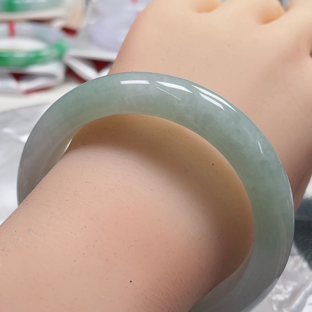 翡翠手镯（圆镯）未镶嵌缅甸翡翠手镯56圈