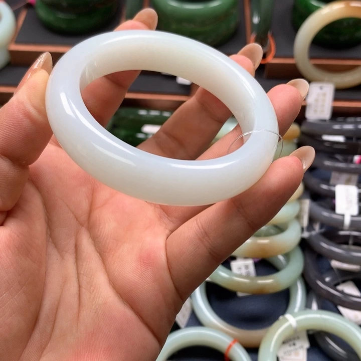 【闪购商品】未镶嵌手镯和田玉