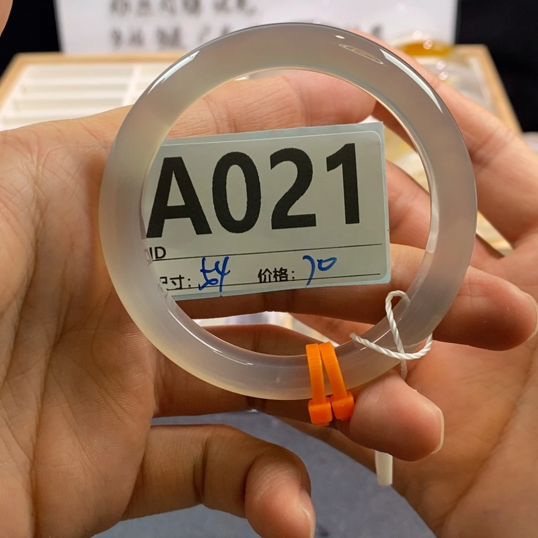 玛瑙/玉髓手镯未镶嵌酱*