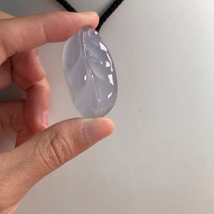 翡翠挂件未镶嵌…..