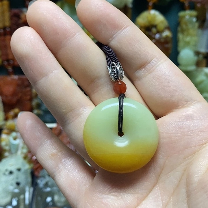 未镶嵌岫玉吊坠(赠链)