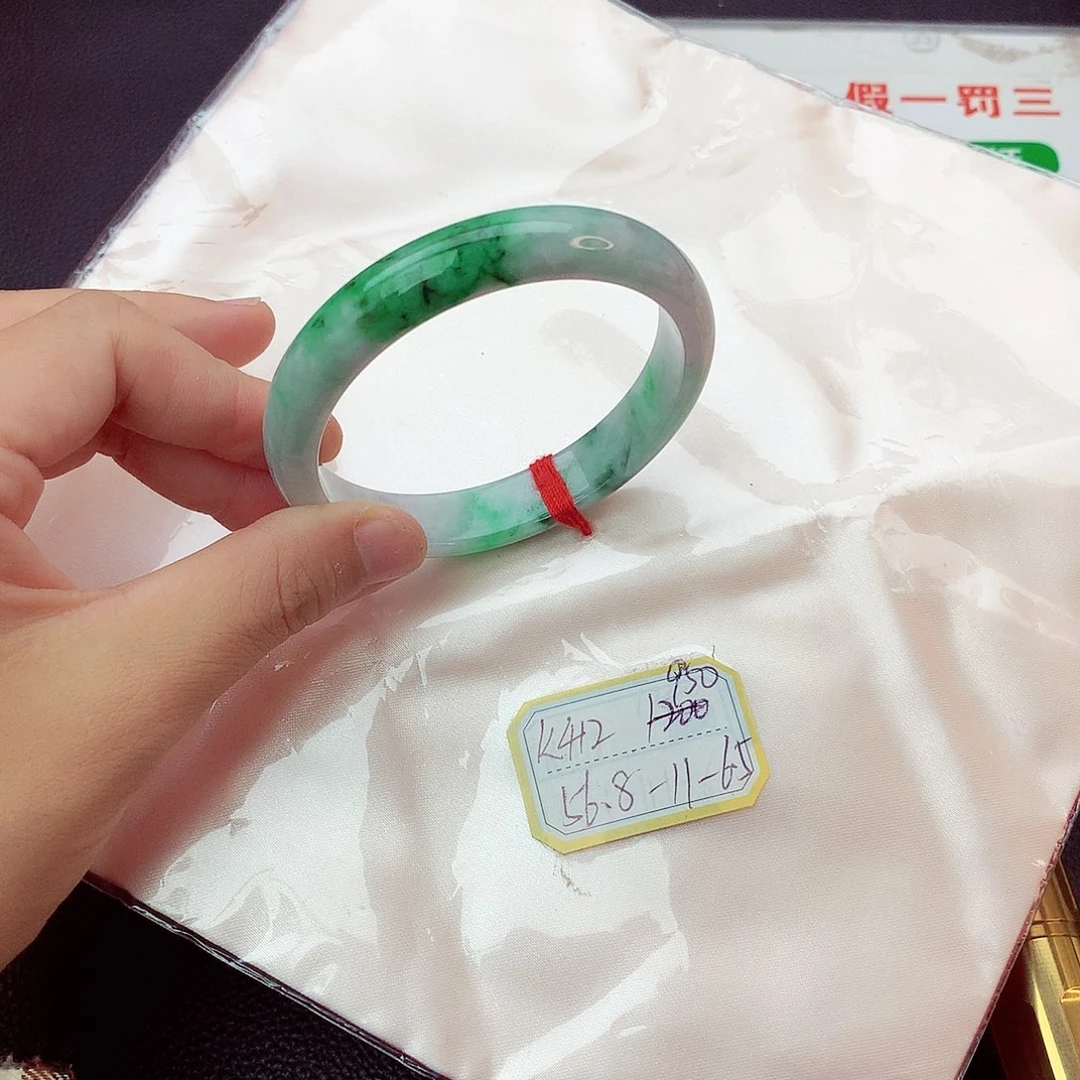 翡翠手镯未镶嵌翡翠