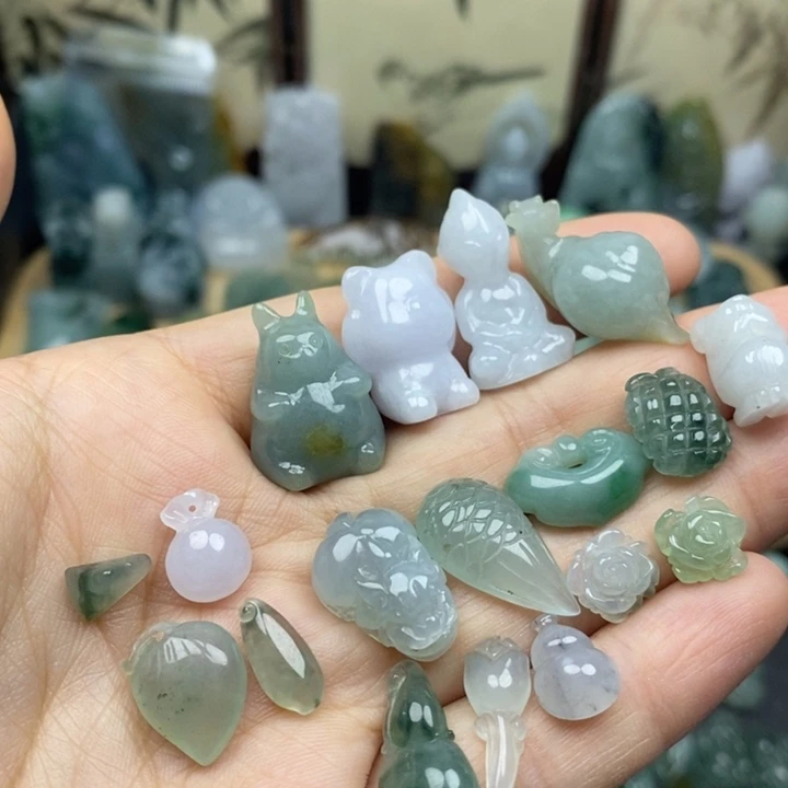 翡翠未镶嵌颈饰配饰一个