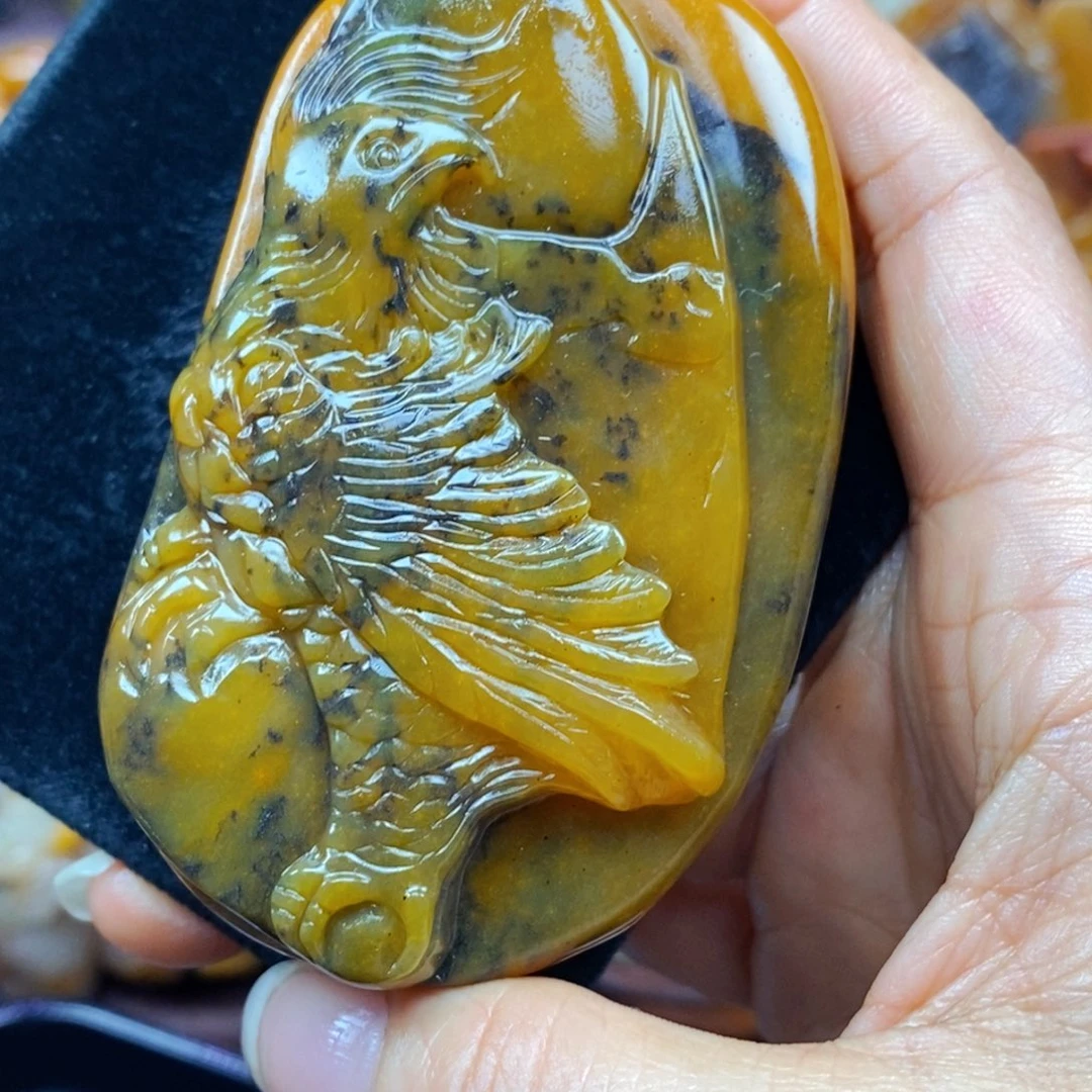 未镶嵌石英质玉（黄龙玉）颈饰