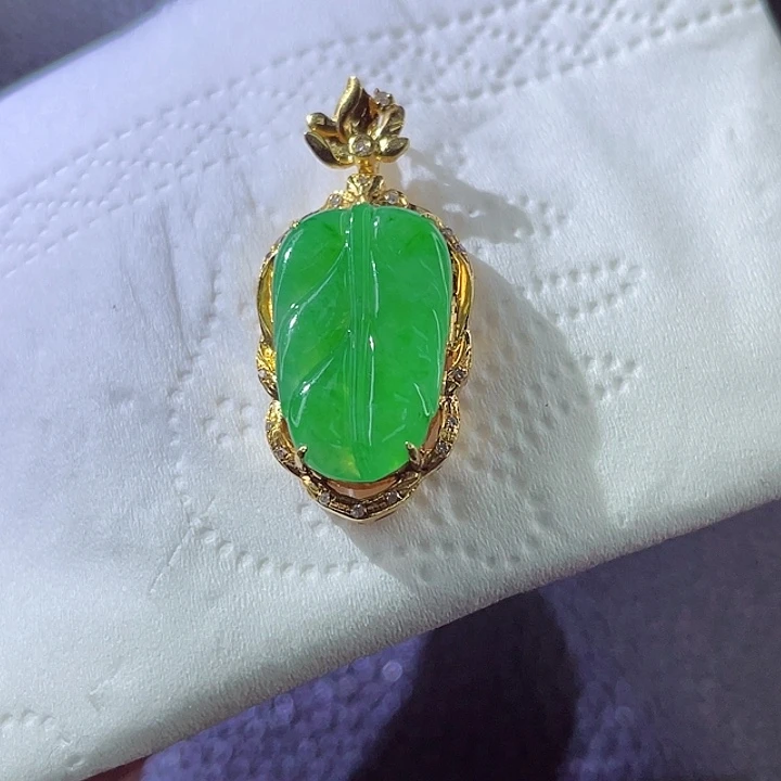 翡翠颈饰18K金镶嵌翡翠