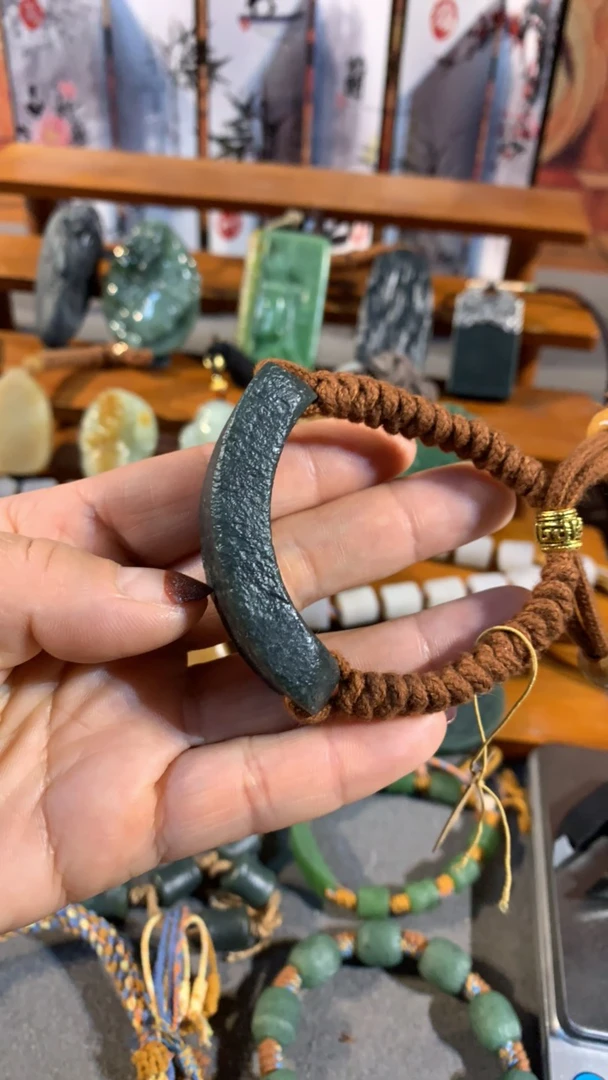 精品的和田玉的挂件