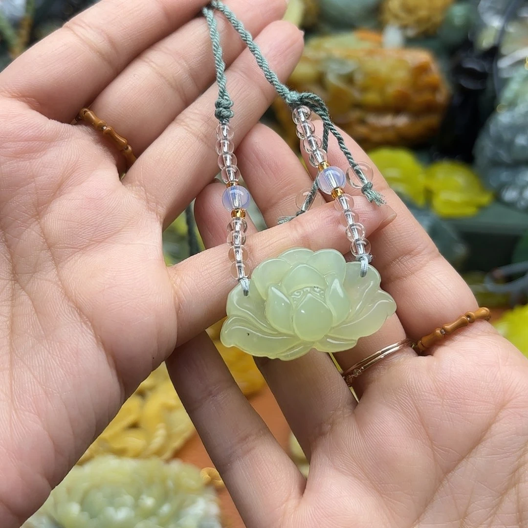 蛇纹石玉未镶嵌吊坠