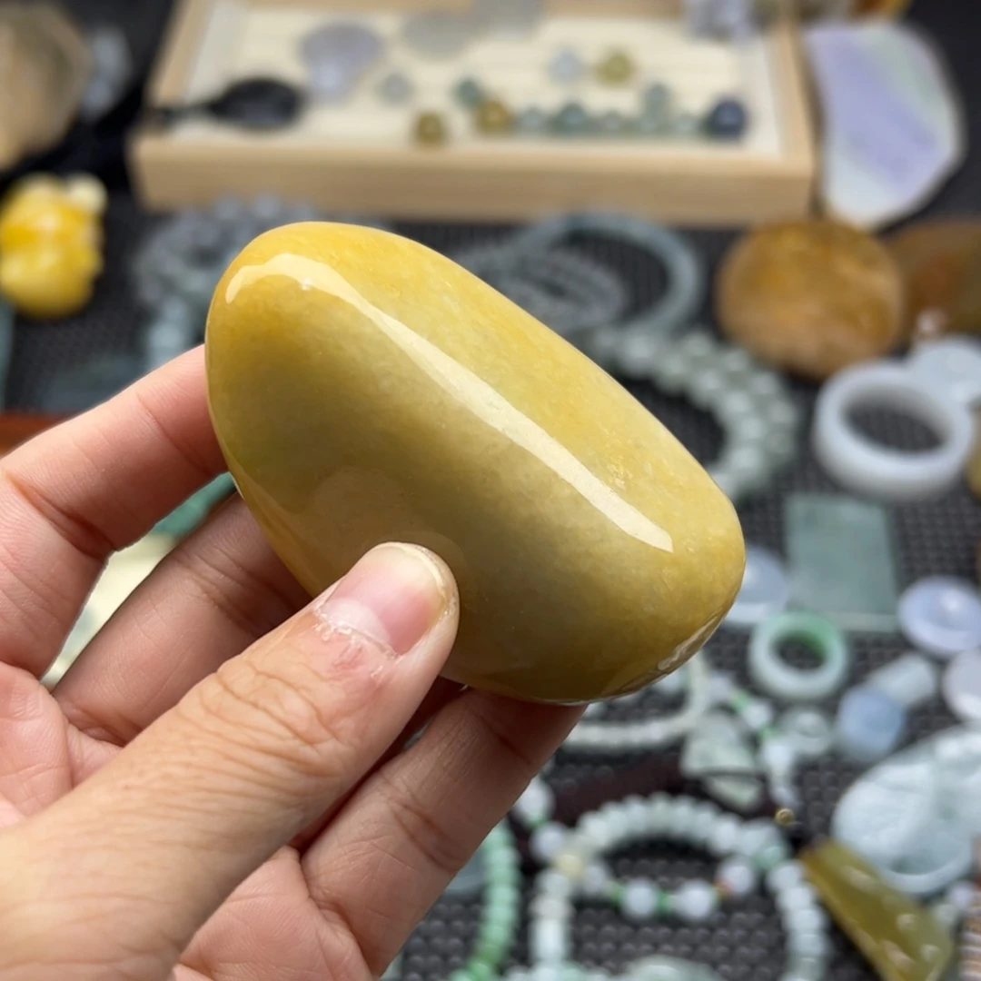 颈饰未镶嵌翡翠毛料