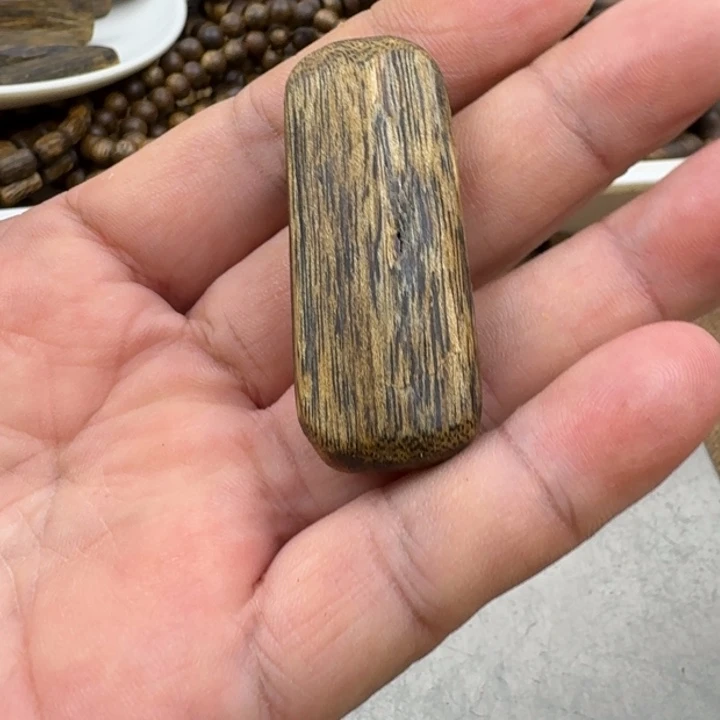 晴***3沉香吊坠张勺子牌子吊坠4克加