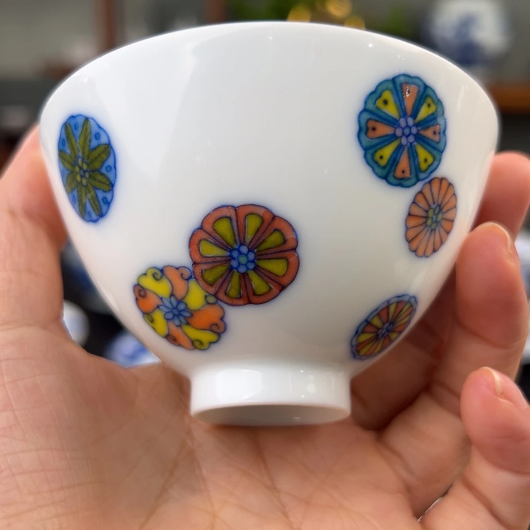 柴窑皮球花斗彩鸡心杯