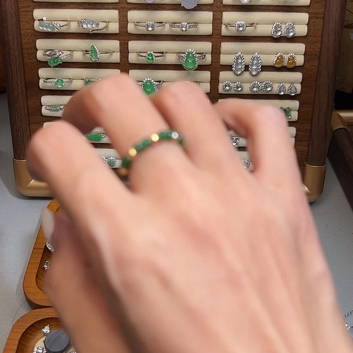 翡翠未镶嵌戒指戒指