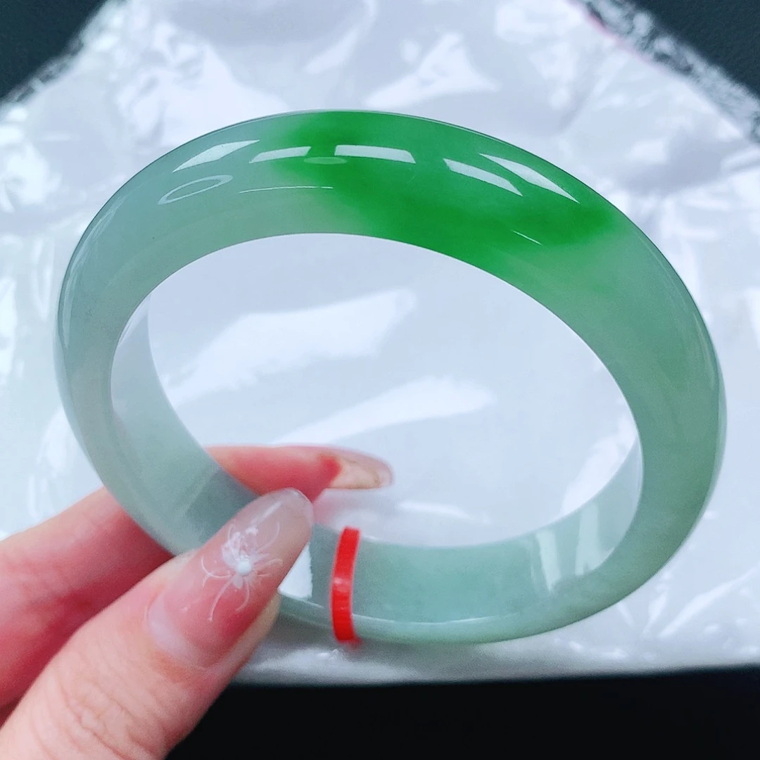 翡翠手镯未镶嵌57圈