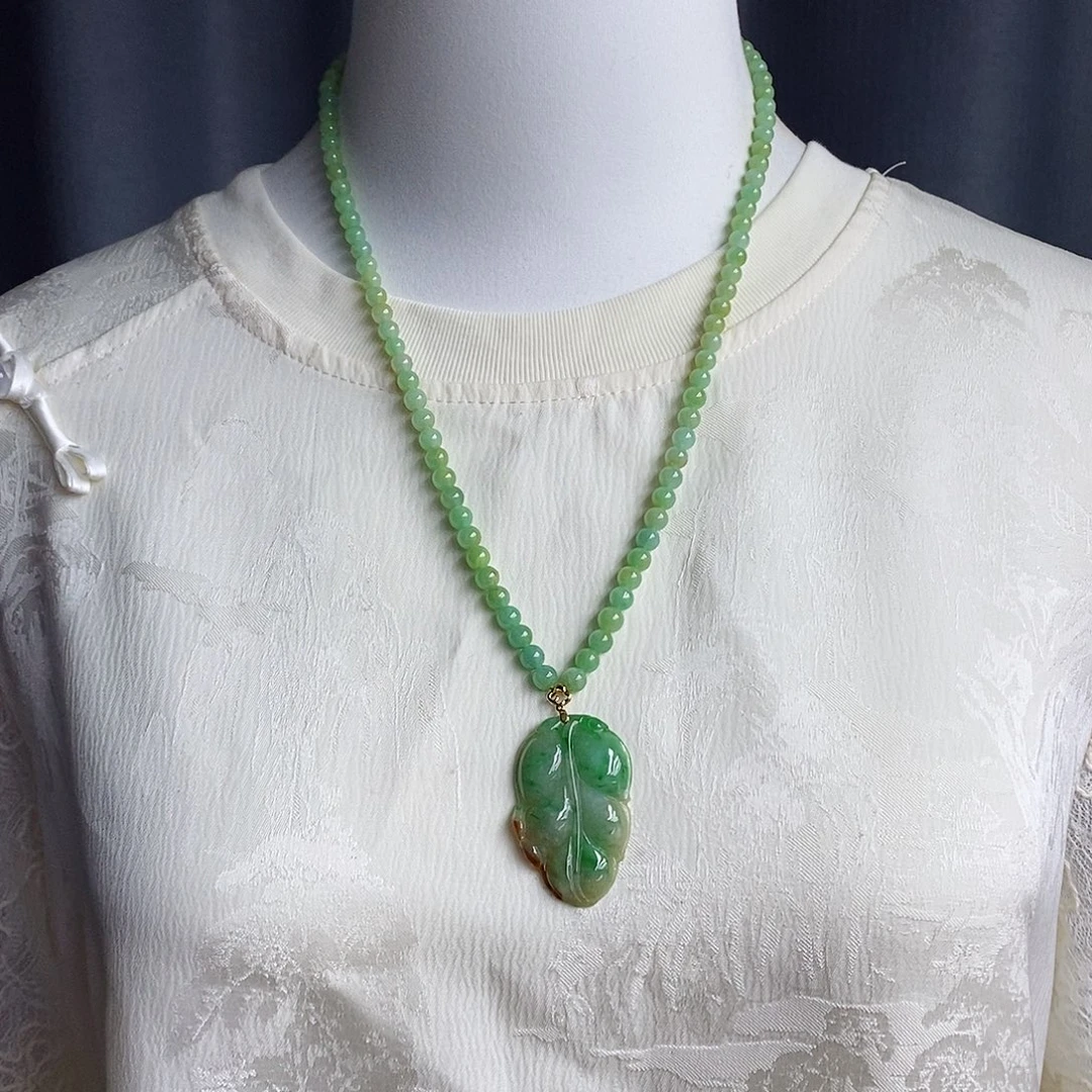 翡翠未镶嵌吊坠(赠链)