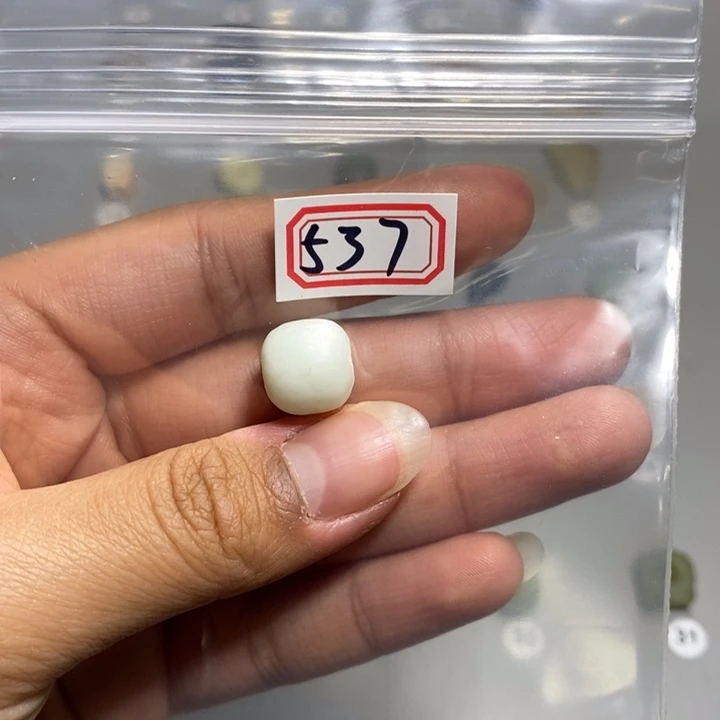 蛇纹石玉颈饰未镶嵌我***丹