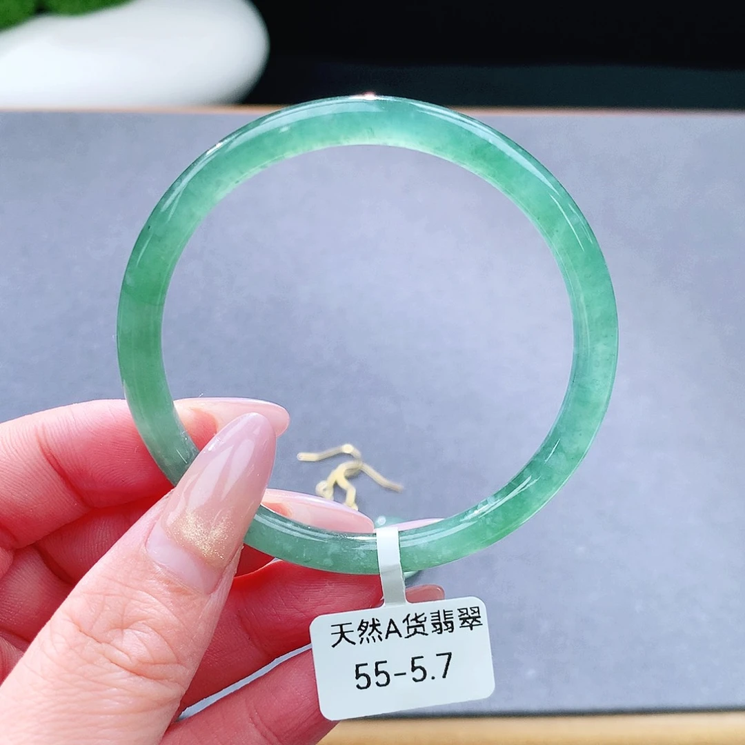 未镶嵌手镯（圆镯）翡翠
