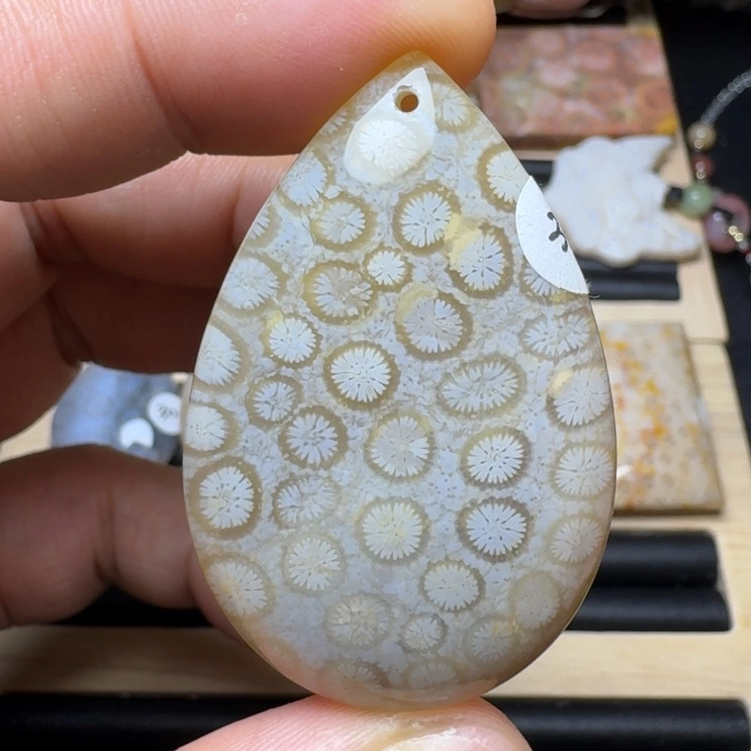 未镶嵌纯天然色有机玉石保真色硅化玉
