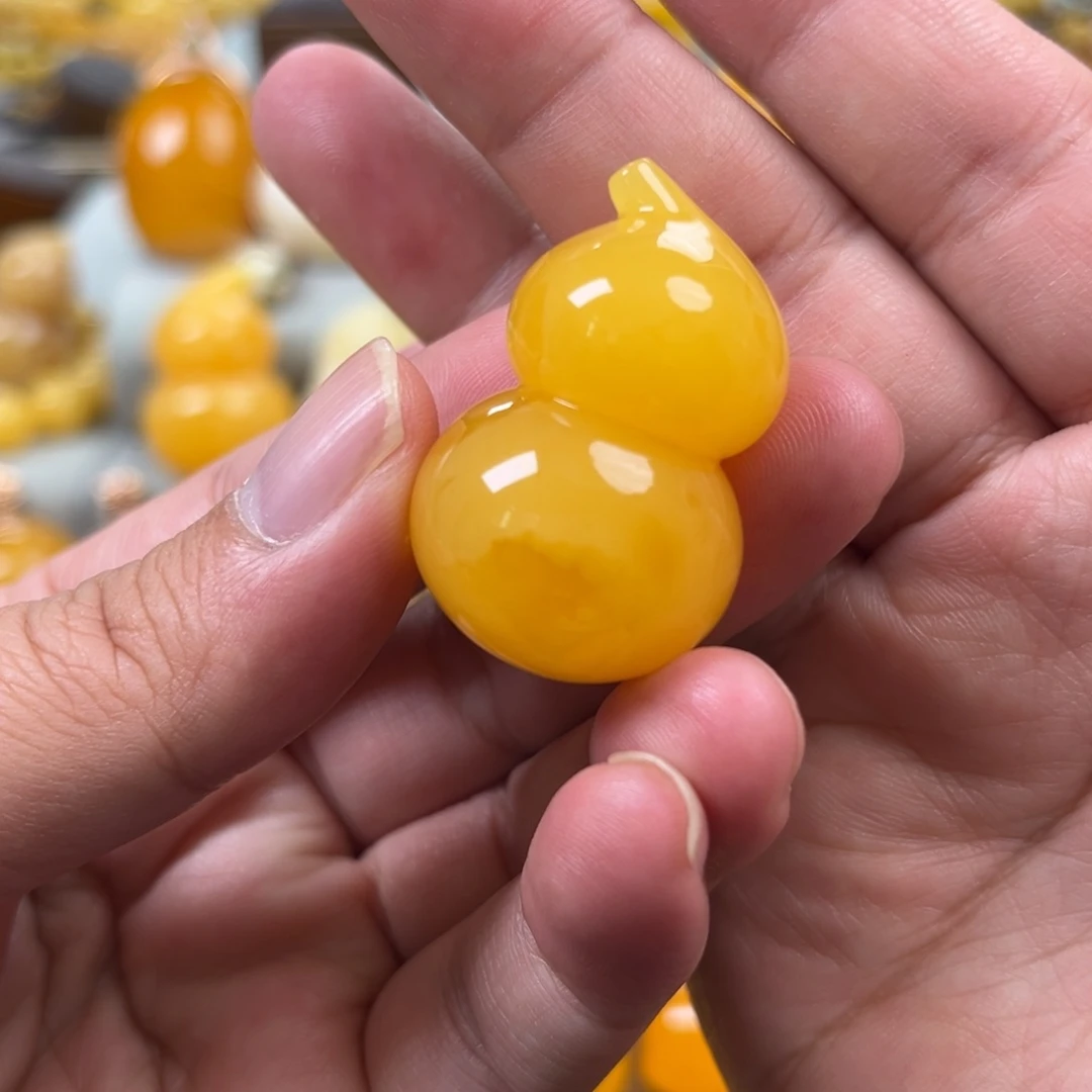 蜜蜡未镶嵌珠宝奇石