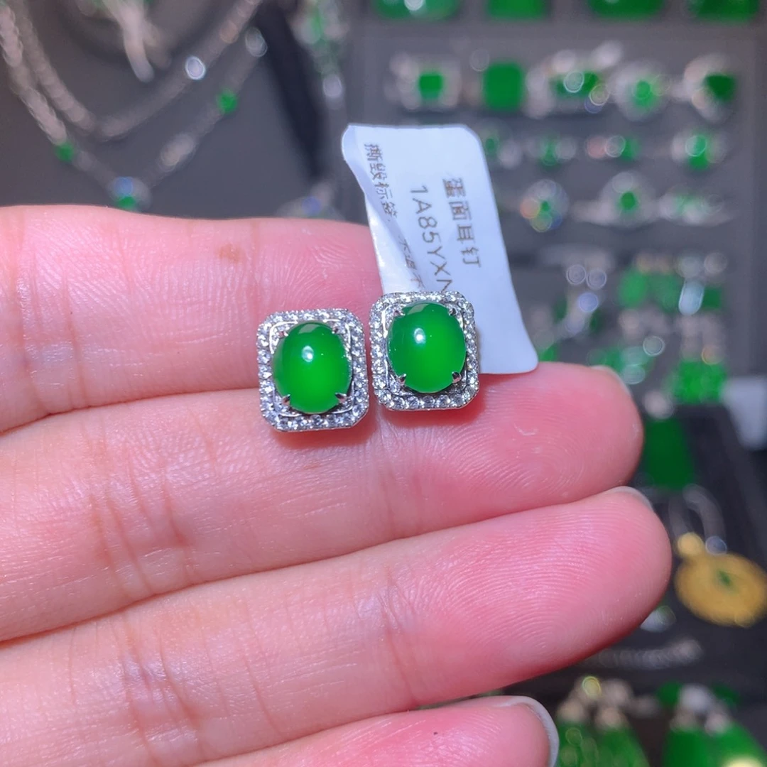 18K金镶嵌翡翠耳钉天然翡翠