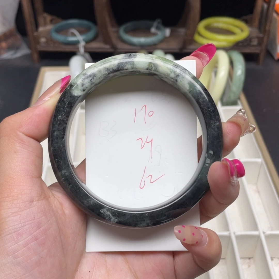 蛇纹石玉未镶嵌手镯