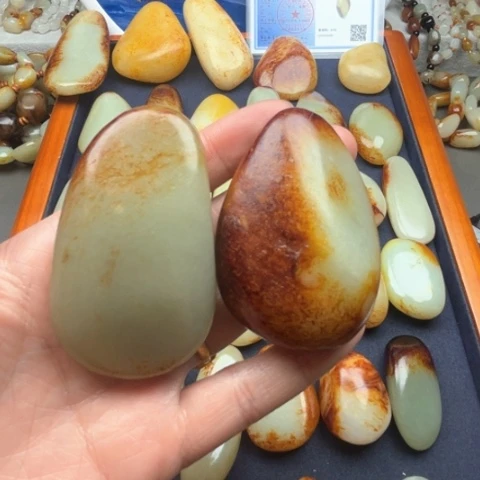 和田玉颈饰未镶嵌石*