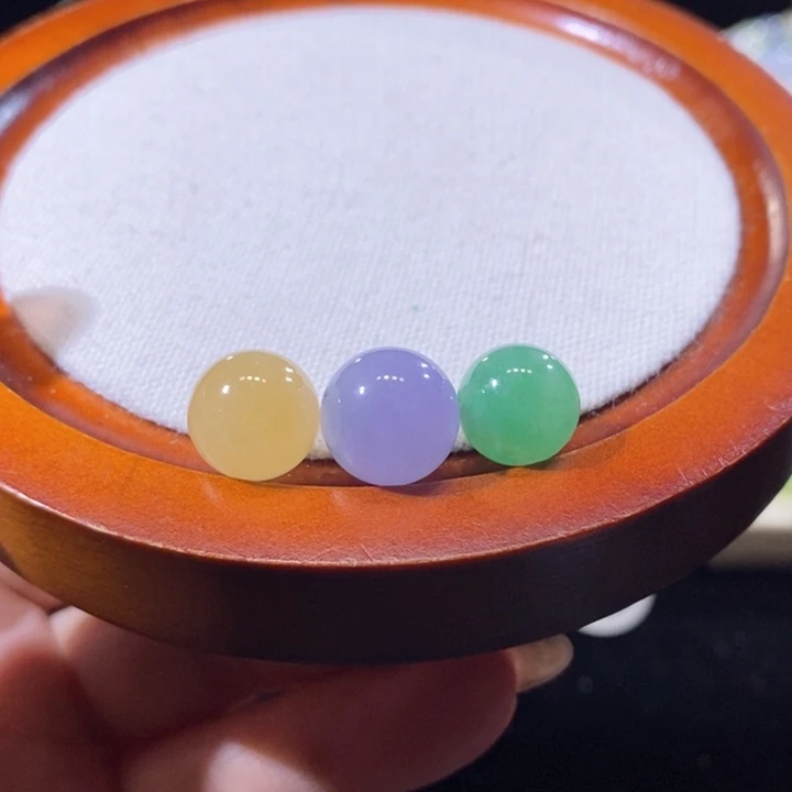 翡翠未镶嵌吊坠(不含链)翡翠三彩色珠