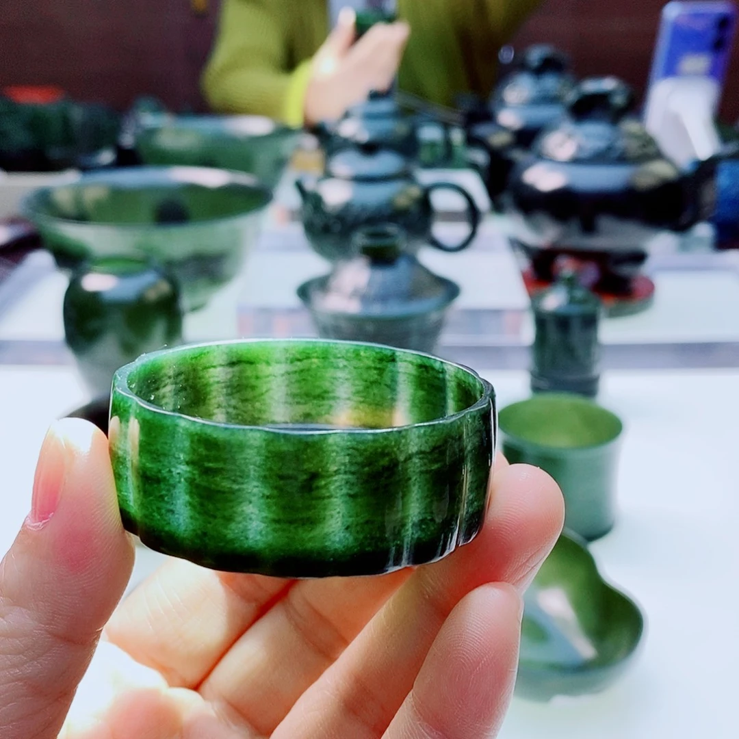 未镶嵌和田玉摆件