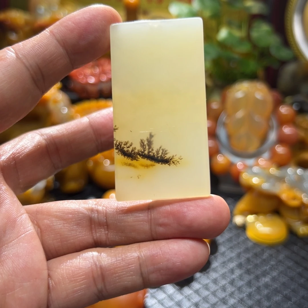 石英质玉未镶嵌颈饰