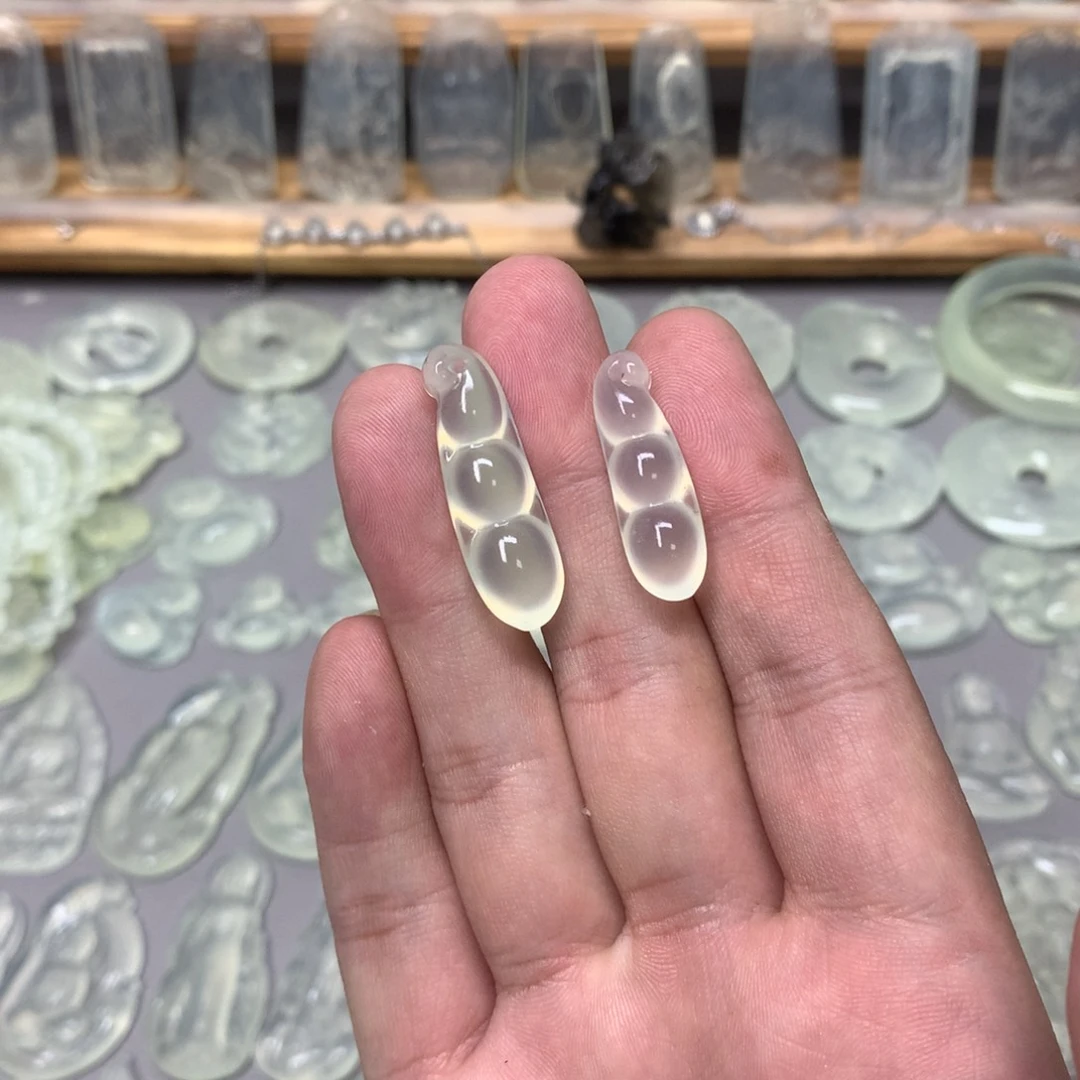 蛇纹石玉颈饰未镶嵌边*