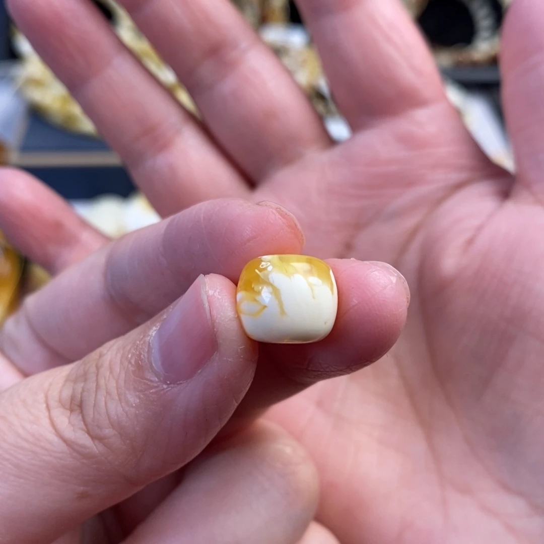 蜜蜡未镶嵌裸石金瓷白溶洞老型单珠11.8