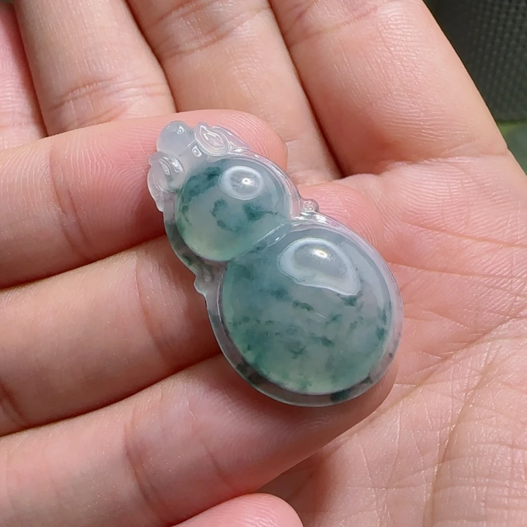 翡翠未镶嵌颈饰葫芦