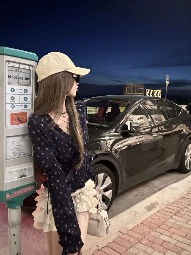 早秋新款小碎花荷叶边灯笼袖修身衬衫上衣法式复古纯欲蛋糕裙短裙