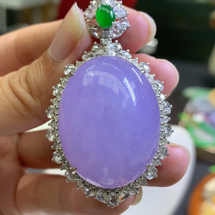 颈饰18K金镶嵌翡翠